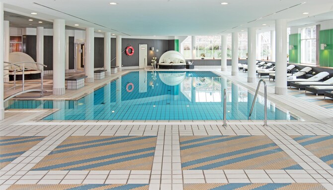 Blog images - 2025 VOL 2 - Radisson Blu Hotel Dortmund pool