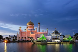 Blog images - 2025 VOL 2 - Discover the Allure of Sultan Omar Ali Saifuddien Mosque