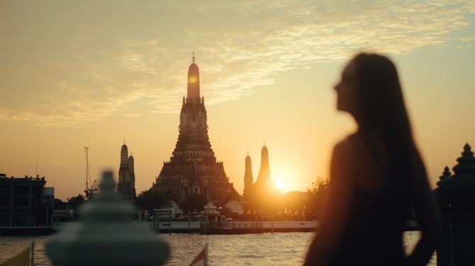 Blog images - 2025 VOL 3 - stunning Bangkok attractions Destination Wat Arun Screenshot at PM