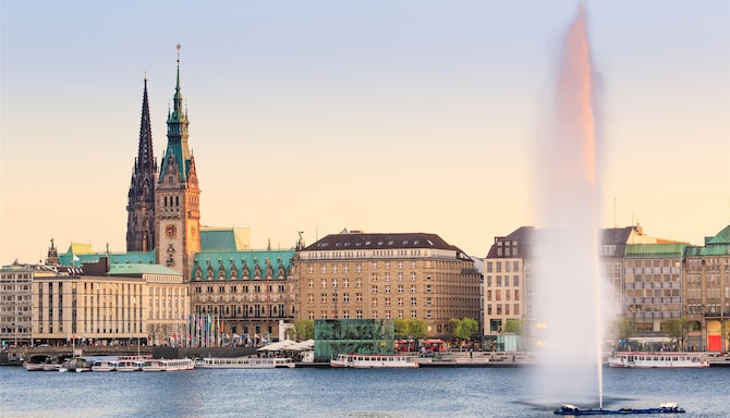 [DO NOT USE OR REMOVE] Blog images - 2025 VOL 3 - Hamburg Alster Lake Town hall