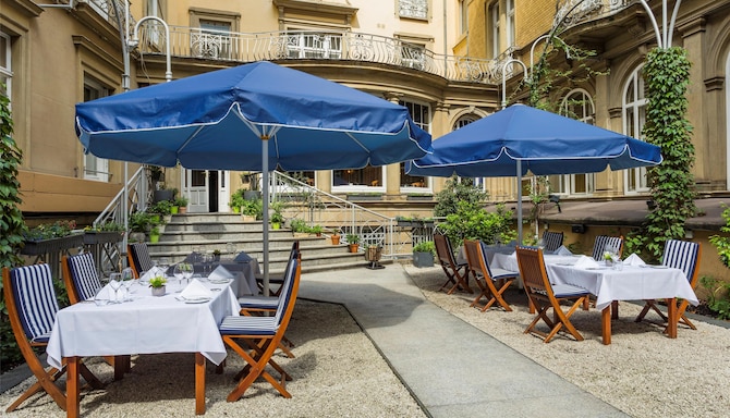 Blog images - 2025 VOL 3 - Radisson Blu Schwarzer Bock Hotel Wiesbaden terrace