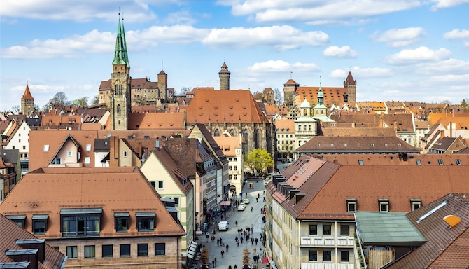 Blog images - 2025 VOL 3 - The Fascinating D rer House History