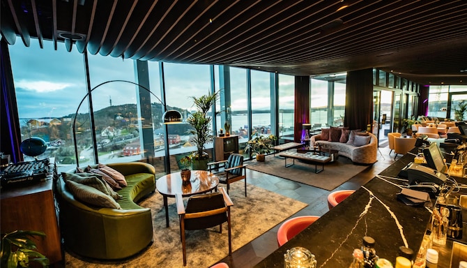 Blog images - 2025 VOL 3 - Radisson Blu Caledonien Hotel Kristians rooftop bar