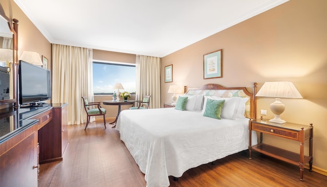 Dom Pedro Lisboa Hotel, a member of Radisson Individuals - Premium Suite - River View