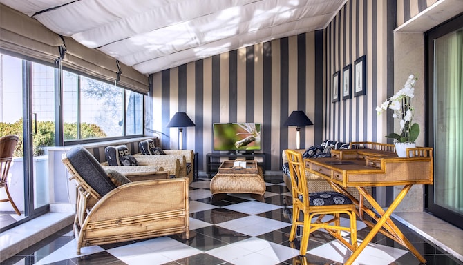 Dom Pedro Lisboa Hotel, a member of Radisson Individuals - Presidential Suite - Panoramic View Living Room