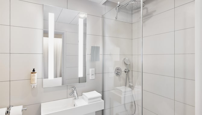 East Side House Paris, a member of Radisson Individuals - Guest Room Bath