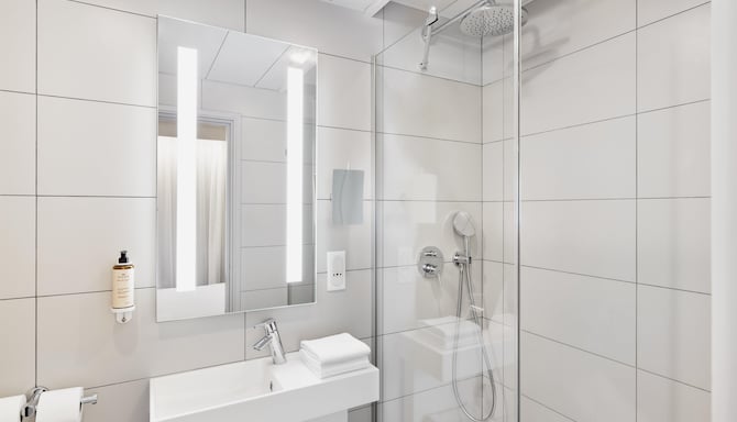 East Side House Paris, a member of Radisson Individuals - Guest Room Bath