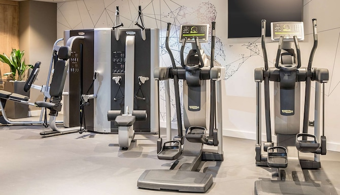 Fitness, Wellness & Spa - Gym - machines
