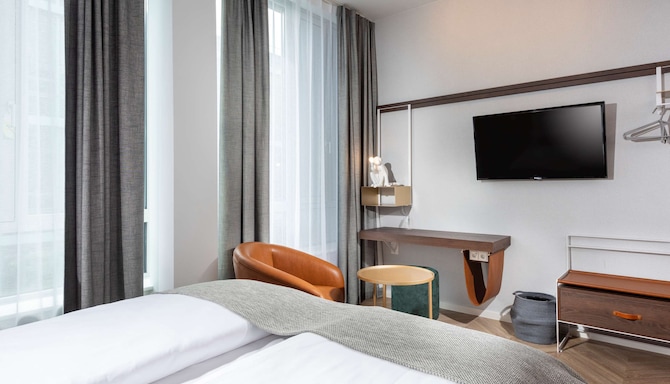 Flightgate Munich Airport Hotel, a member of Radisson Individuals - Cozy Small Room