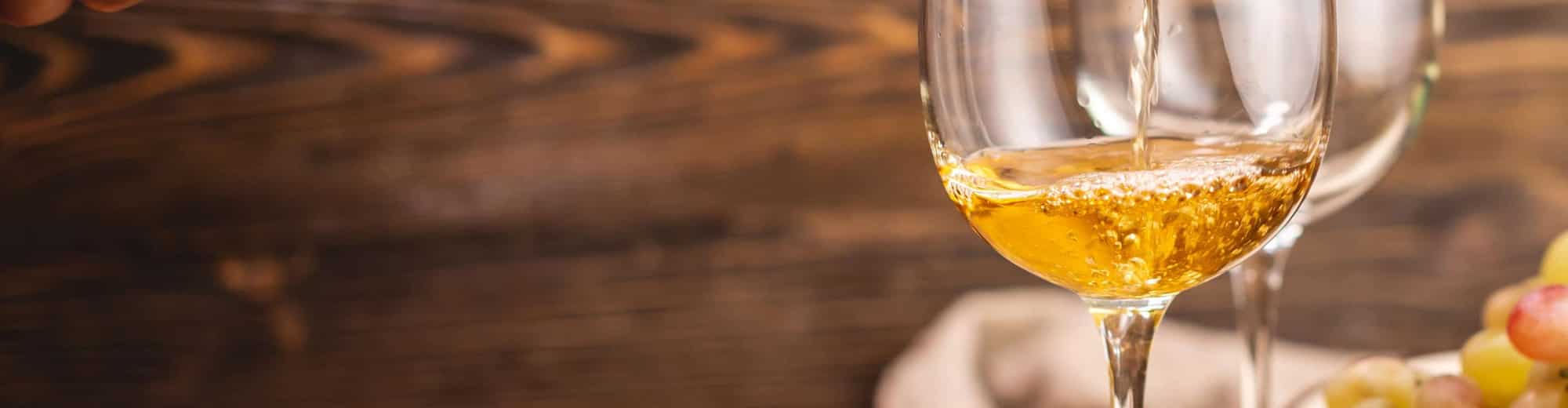 الطعام والمطاعم والبارات - النبيذ الأبيض‬