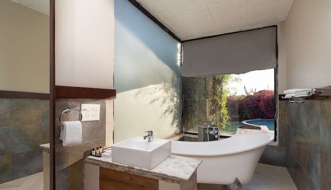 Gaj Resort, a member of Radisson Individuals Retreats - Villa 1 Bedroom - Bathroom