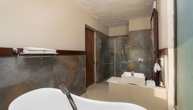 Gaj Resort, a member of Radisson Individuals Retreats - Villa 1 Bedroom - Bathroom