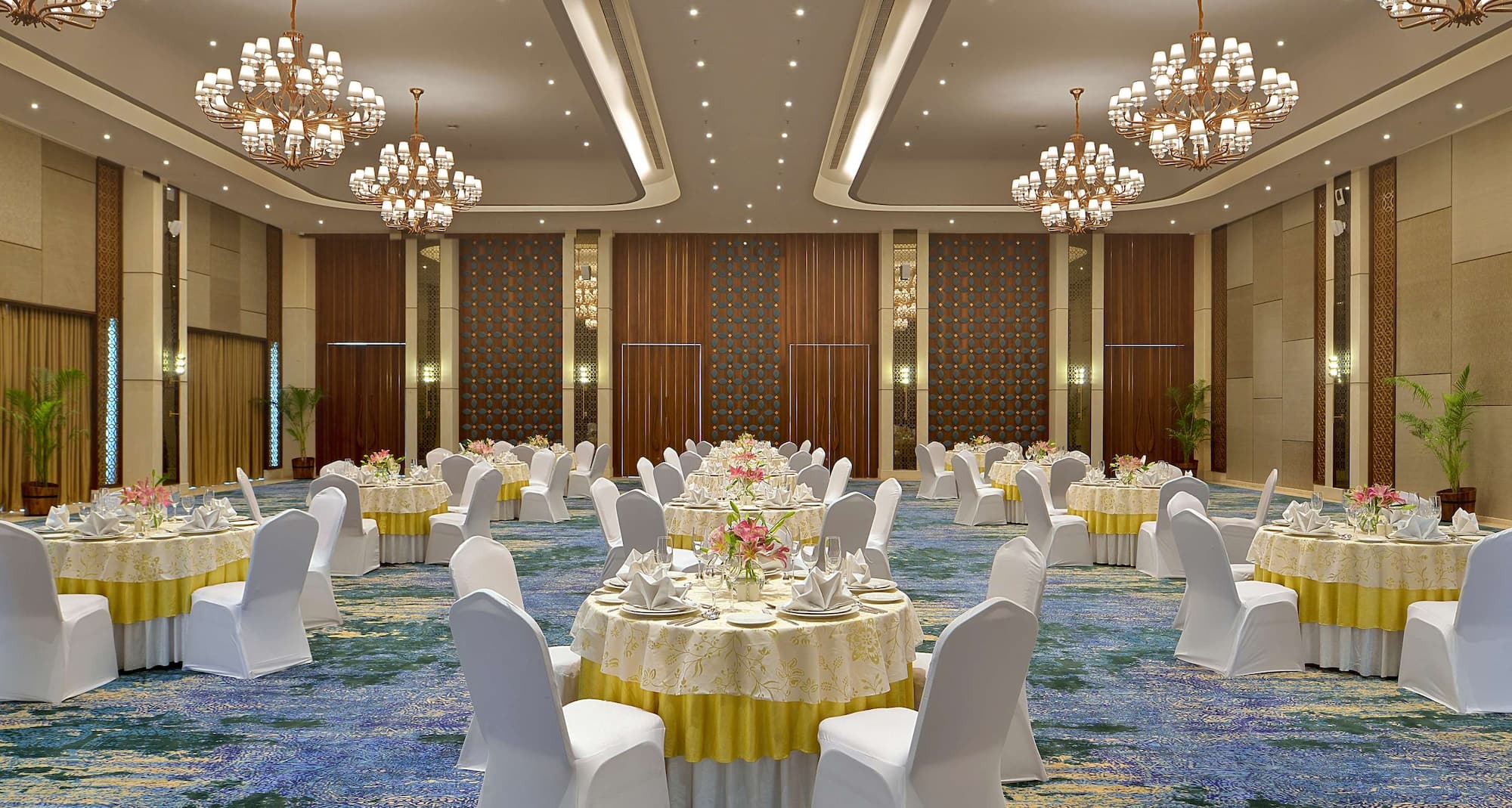 Gift City Club, a member of Radisson Individuals - Meeting room banquet set-up