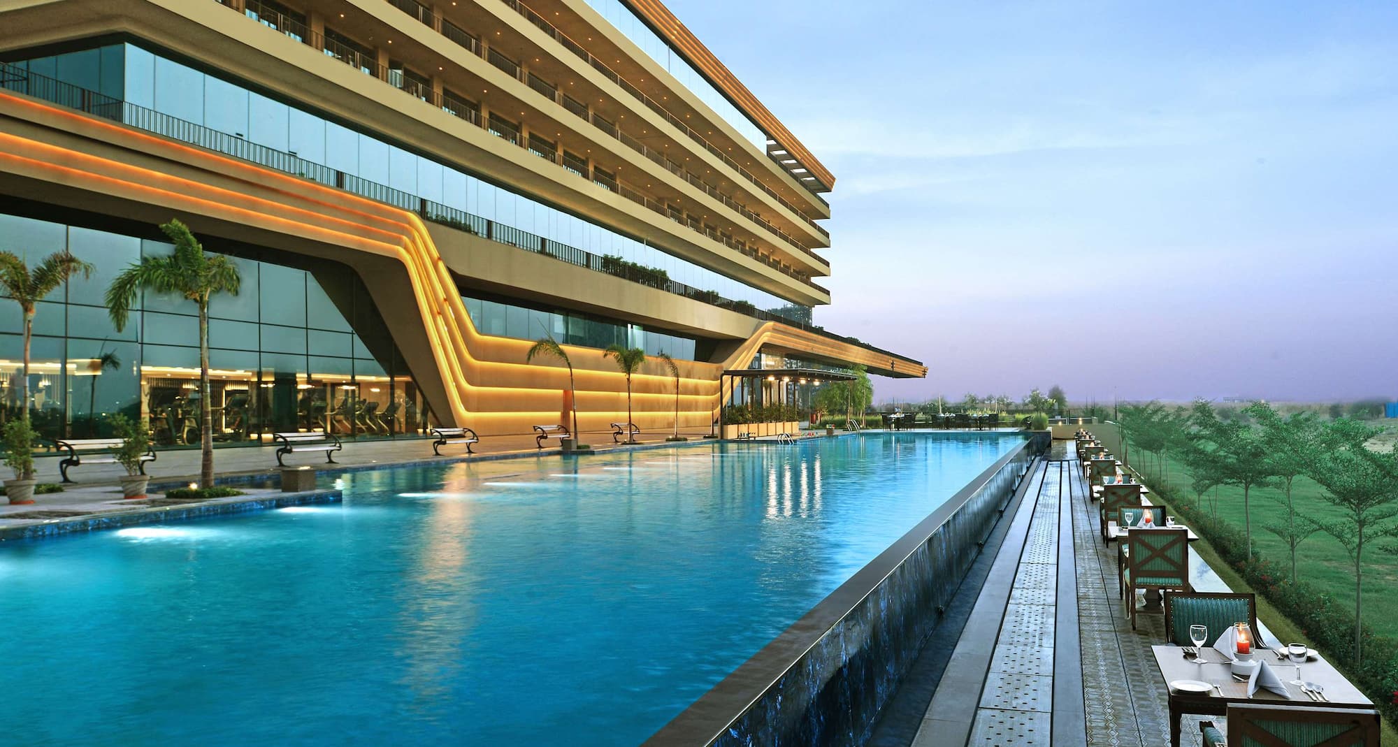 Gift City Club, a member of Radisson Individuals - पूल