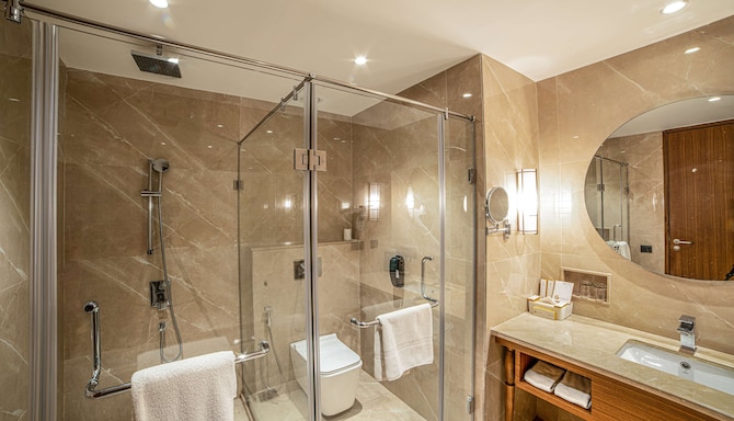 Gift City Club, a member of Radisson Individuals - Guest room bathroom
