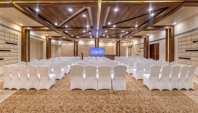Glenview Resort Kasauli, a member of Radisson Individuals - The Grande Hall