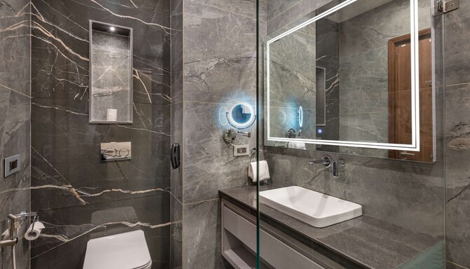 Glenview Resort Kasauli, a member of Radisson Individuals - Executive Room with valley view bathroom