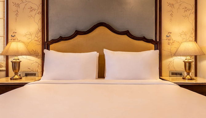 Glenview Resort Kasauli, a member of Radisson Individuals - Executive Room with valley view
