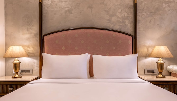 Glenview Resort Kasauli, a member of Radisson Individuals - Executive Room with valley view