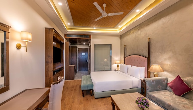 Glenview Resort Kasauli, a member of Radisson Individuals - Executive Room with valley view