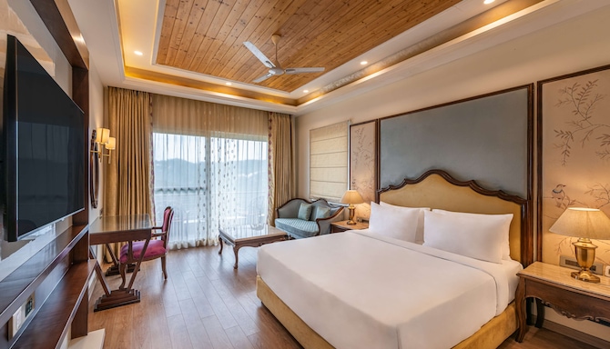 Glenview Resort Kasauli, a member of Radisson Individuals - Executive Room with valley view
