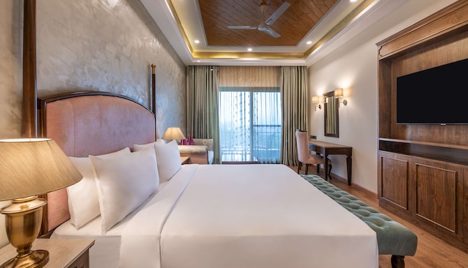Glenview Resort Kasauli, a member of Radisson Individuals - Executive Room with valley view