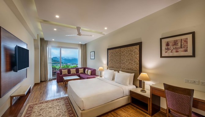 Glenview Resort Kasauli, a member of Radisson Individuals - Deluxe Room with valley view