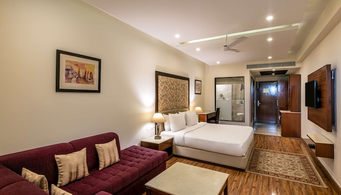 Glenview Resort Kasauli, a member of Radisson Individuals - Deluxe Room with valley view