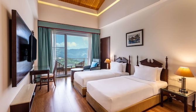 Glenview Resort Kasauli, a member of Radisson Individuals - Deluxe Room with valley view