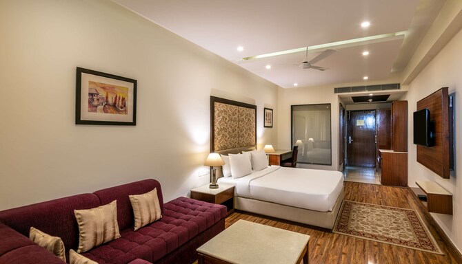Glenview Resort Kasauli, a member of Radisson Individuals - Deluxe Room with valley view