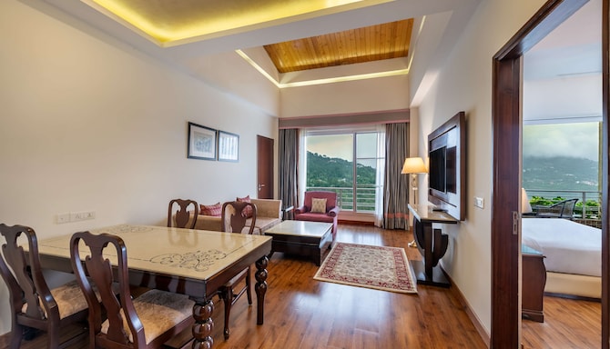 Glenview Resort Kasauli, a member of Radisson Individuals - Executive Suite with valley view