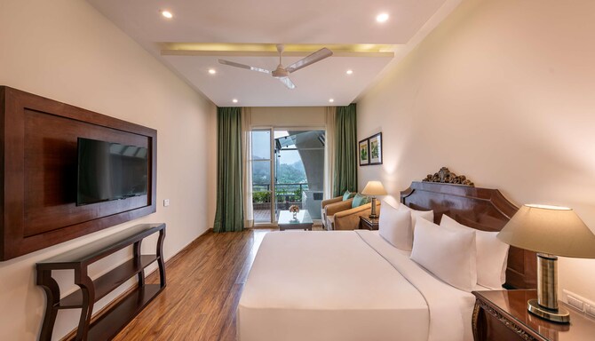 Glenview Resort Kasauli, a member of Radisson Individuals - Executive Suite with valley view