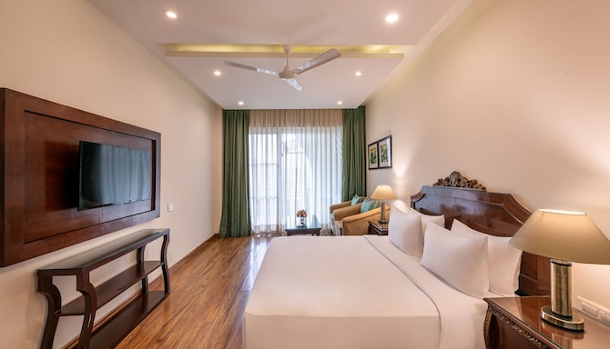 Glenview Resort Kasauli, a member of Radisson Individuals - Executive Suite with valley view
