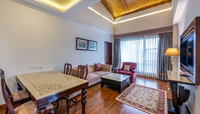 Glenview Resort Kasauli, a member of Radisson Individuals - Executive Suite with valley view