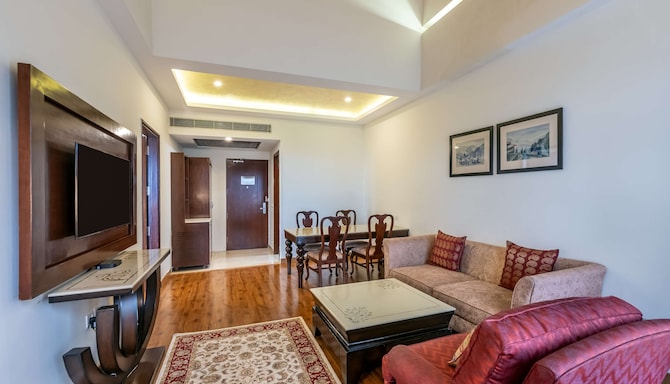 Glenview Resort Kasauli, a member of Radisson Individuals - Executive Suite with valley view