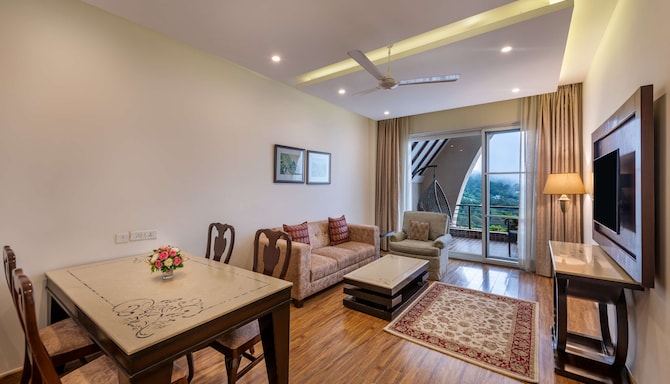 Glenview Resort Kasauli, a member of Radisson Individuals - Executive Suite with valley view