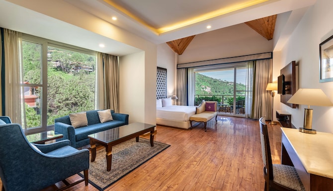 Glenview Resort Kasauli, a member of Radisson Individuals - Family Suite with valley view