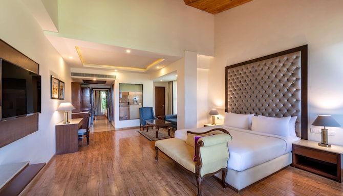 Glenview Resort Kasauli, a member of Radisson Individuals - Family Suite with valley view