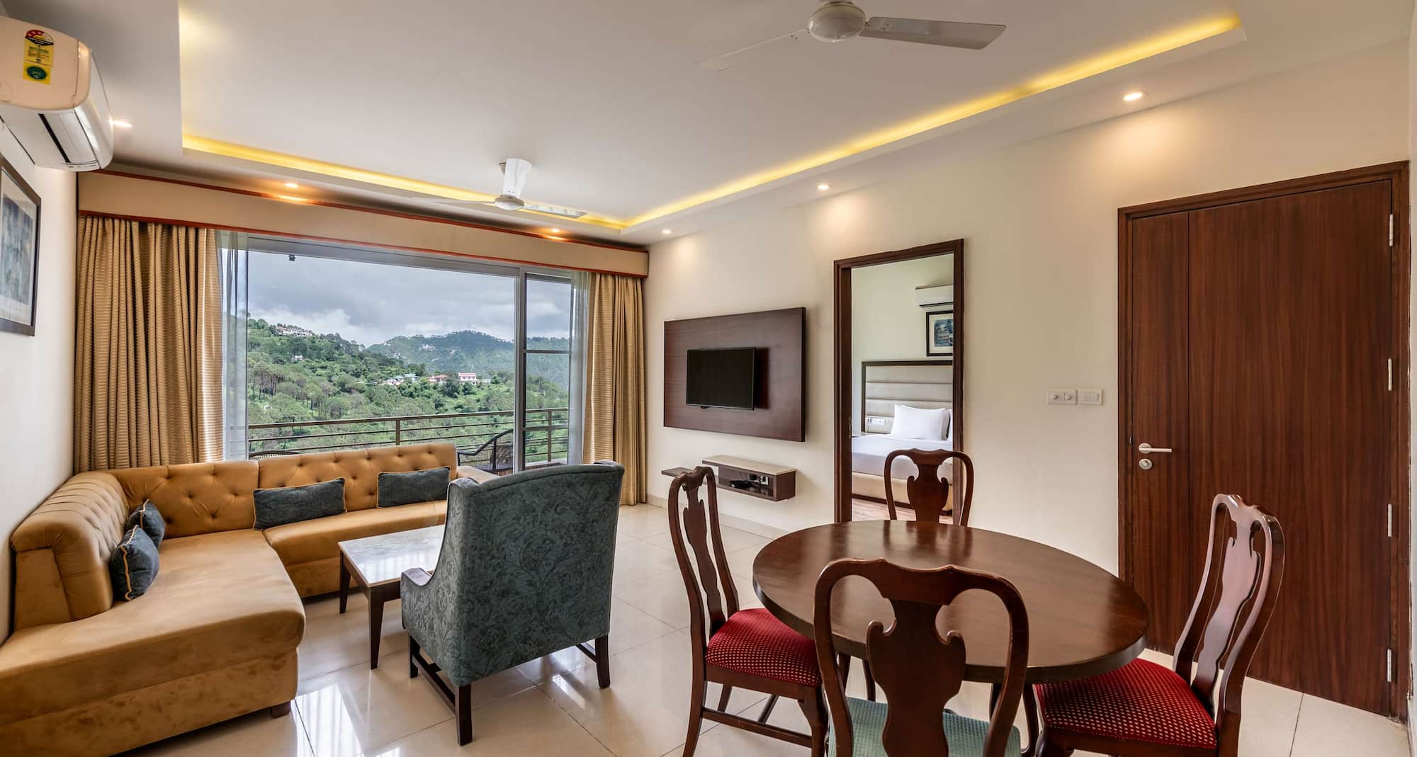Glenview Resort Kasauli, a member of Radisson Individuals - Villa Room with valley view