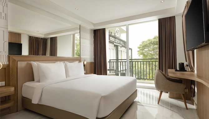 Golden Hill By Golden Tulip - Deluxe King Balcony