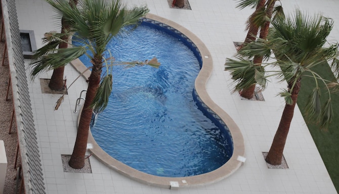 Golden Tulip Al Khobar Suites - Swimming pool