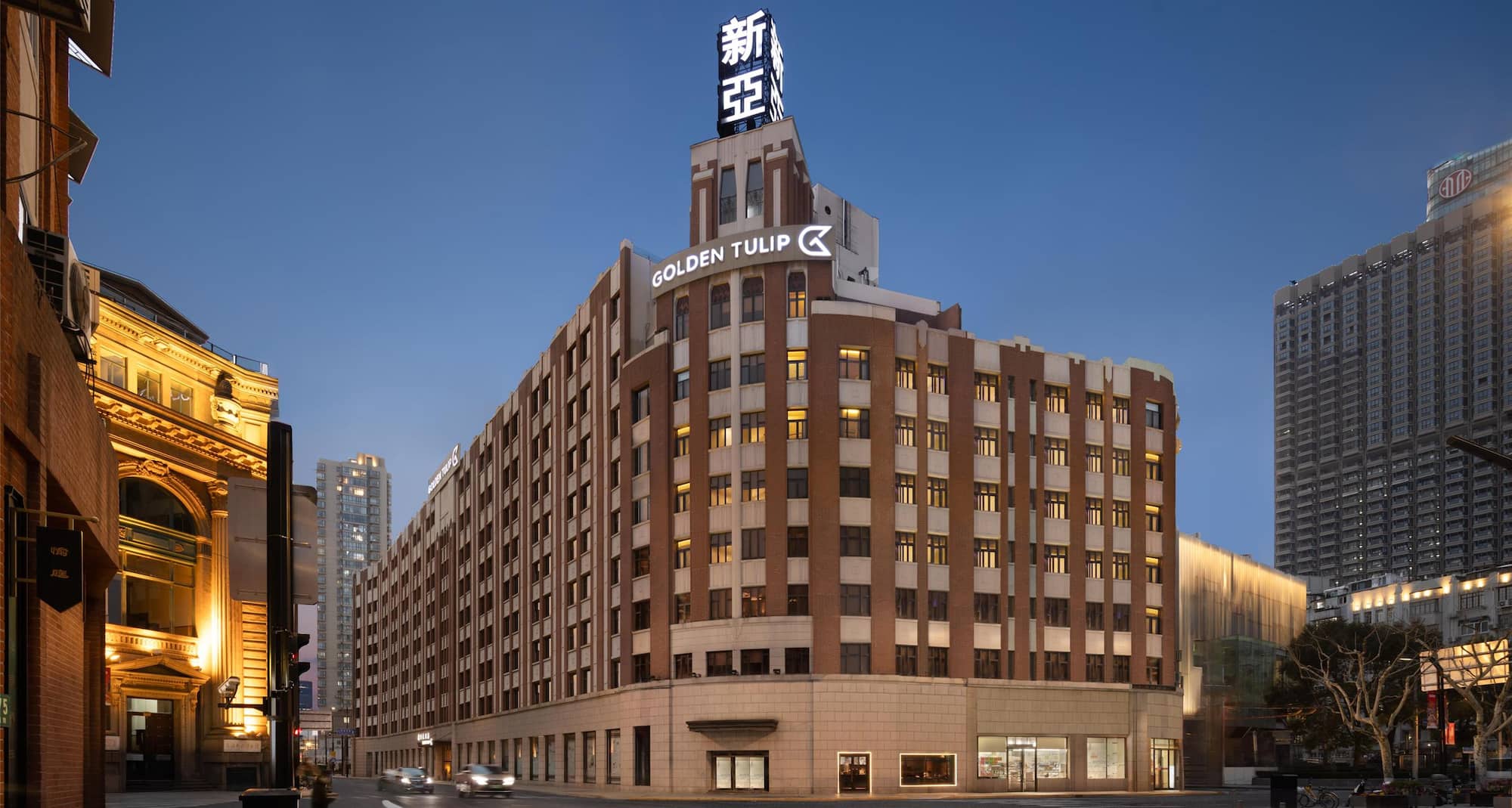 {slide.slideData.multimedia.alternateText}