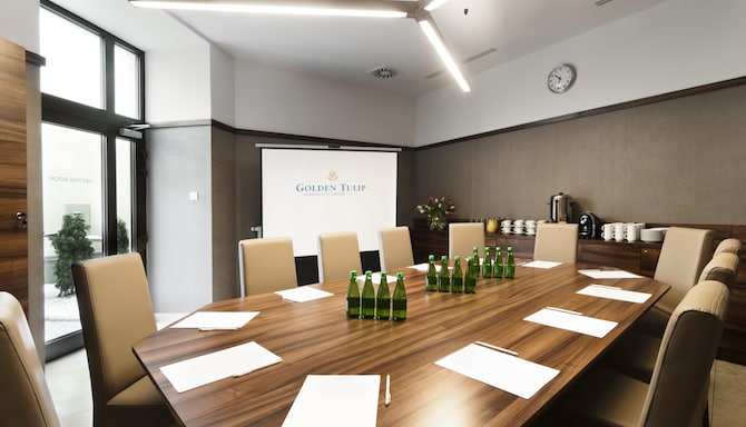 Golden Tulip Louvre Brand - MULTIMEDIA BLOCK