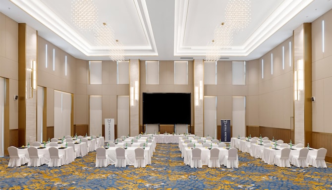 Golden Tulip Louvre Brand - SLIDE BANNER