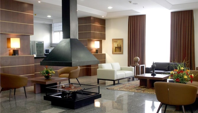 Golden Tulip Louvre Brand - MULTIMEDIA BLOCK