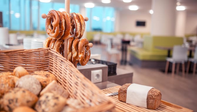 Golden Tulip Louvre Brand - CARD SLIDER