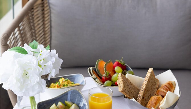 Golden Tulip Louvre Brand - CARD SLIDER