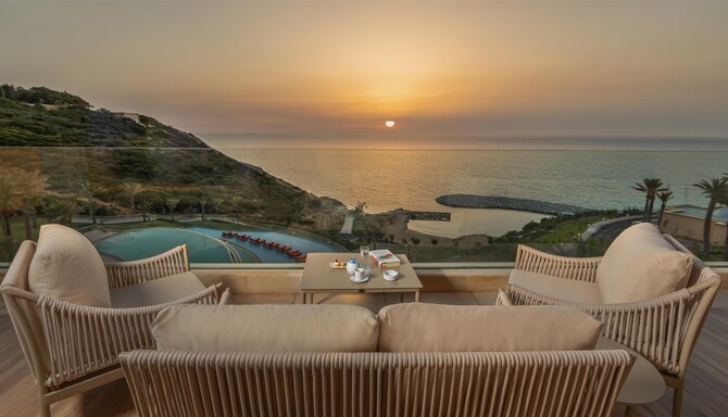 Golden Tulip Louvre Brand - CARD SLIDER