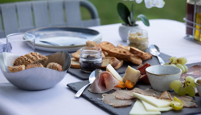 Golden Tulip Louvre Brand - CARD SLIDER