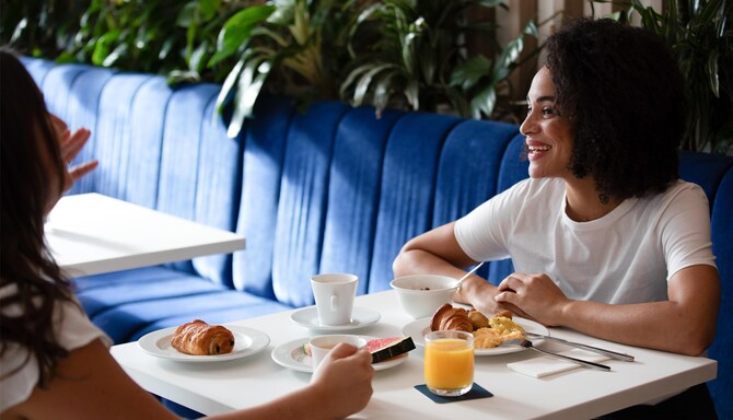 Golden Tulip Louvre Brand - CARD SLIDER